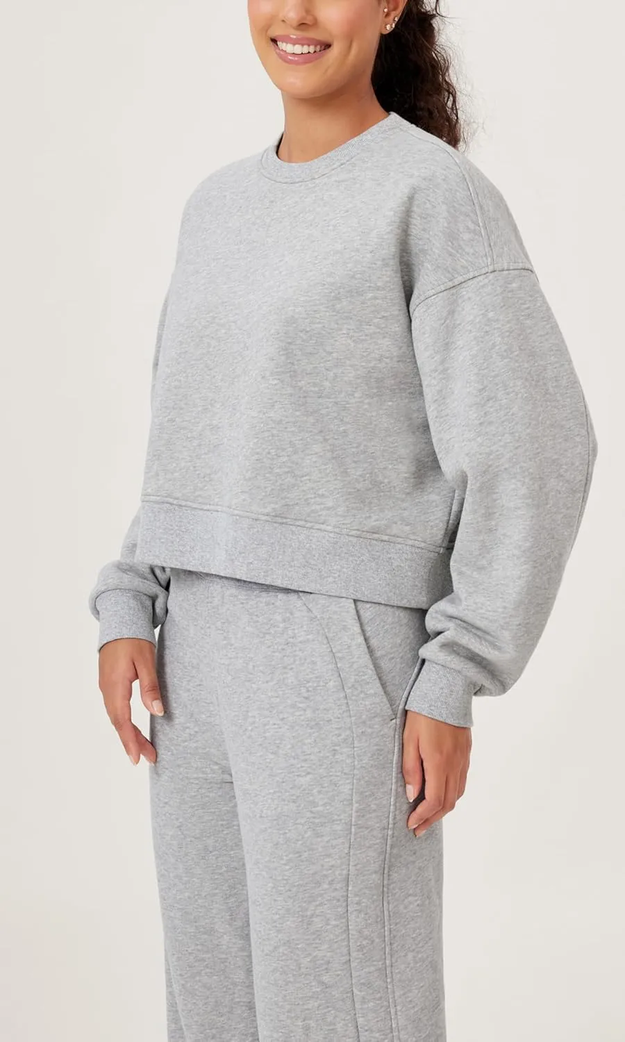ODODOS Women's Fleece Lined Oversized Cropped Sweatshirts Long Sleeve Crew Neck Pullover Crop Top